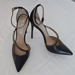 Saks Fifth Avenue Black Heels with Gold Chain